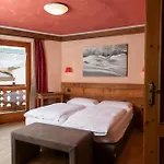 Aparthotel Maison De Leon 3*